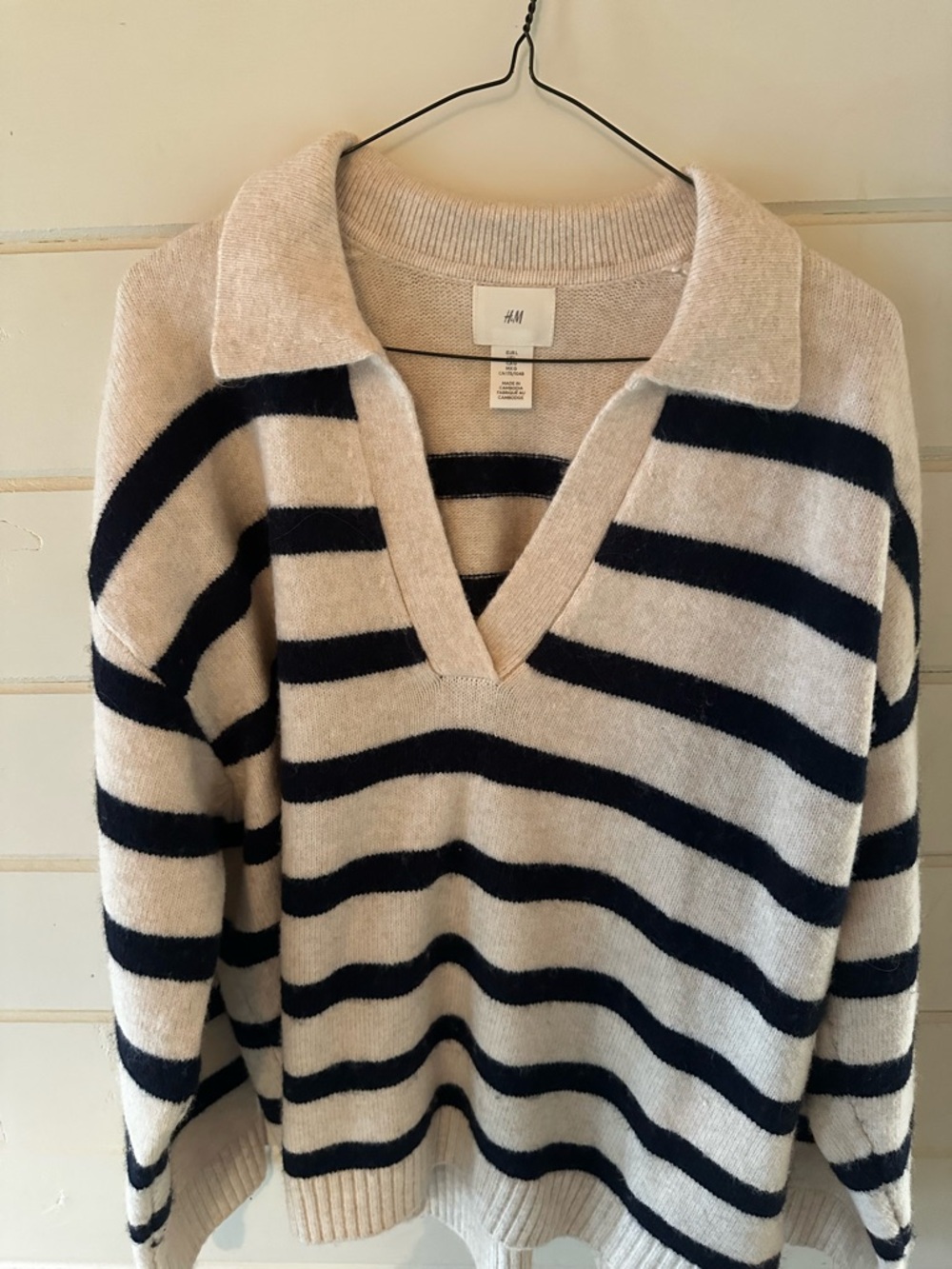 H&M Cream and Navy Striped Collared V-Neck Pullover L